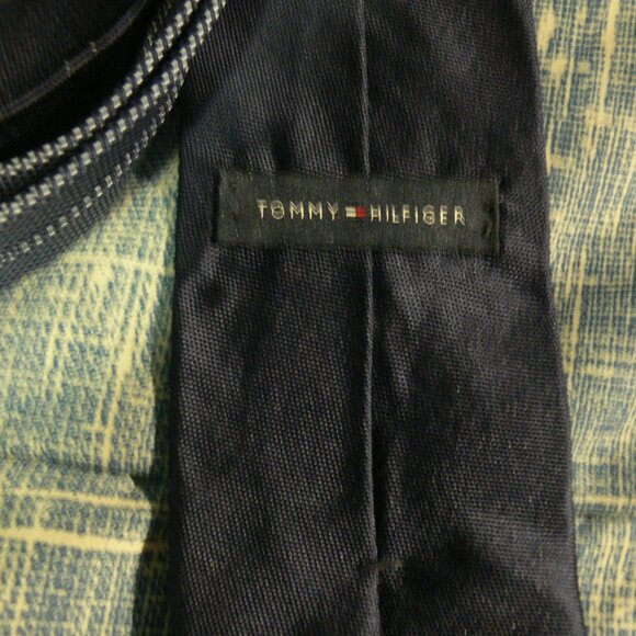 TOMMY HILFIGER NICK TIE.100% SILK MADE IN THE USA - Picture 2 of 2